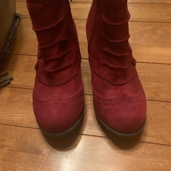 G.C. shoes Madeline burgundy suede wedge booties - Picture 7 of 8